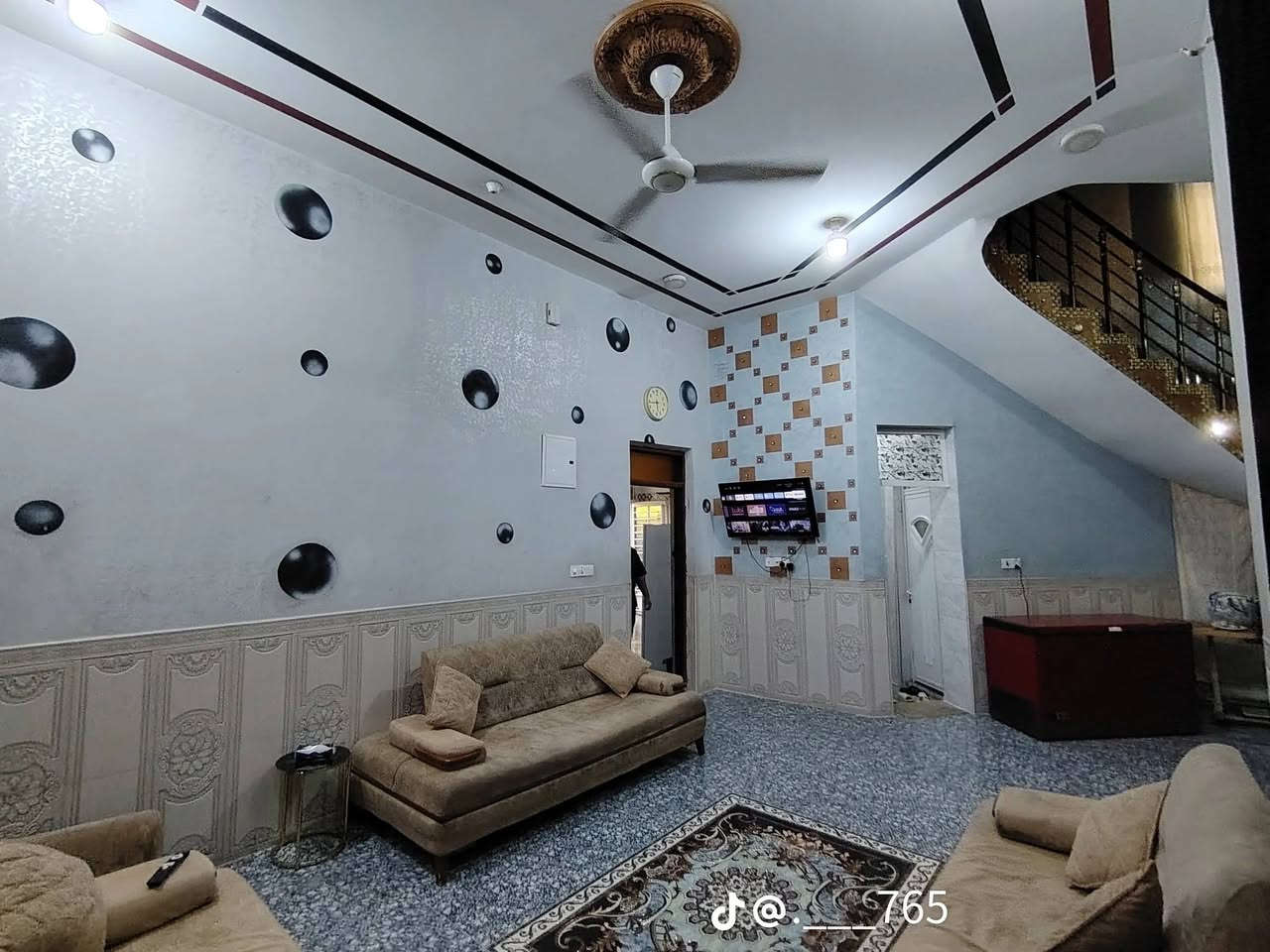 بيت للبيع في  سبعة نيسان 🏡
​المساحة: 200 متر مربع (موقع ركن).
​نوع البناء: طابوق، سقف كونكريت،  +  شتايكر.
​السند: وصل تطويب رسمي.
​الموقع:  سبعة نيسان - قرب جامع مصاديق الهدى.
​تفاصيل البيت:
​غرفتين نوم
​صالة كبيرة
​ديوانية 
​منورين (2)
​كامل الخدمات (ماء، كهرباء، مجاري شوراع )
​📍 للاستفسار والتواصل:      ***********‬‏

نص مكتوب في الصور:
- j@._____765
- @.___765
- j@._765
- @___765
- @.__.765
