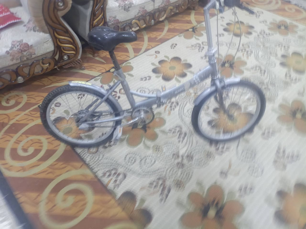 سلام عليكم بايسكل طباكل حجم 20.بايسكل نضيف كلش وجظين مال باله ياباني عوزه بس صينيه كله كامل بريمات شغالات سعر 85.وبي مجال   مكاني ميسان سدع دور النفط. هاذ رقمي ***********
