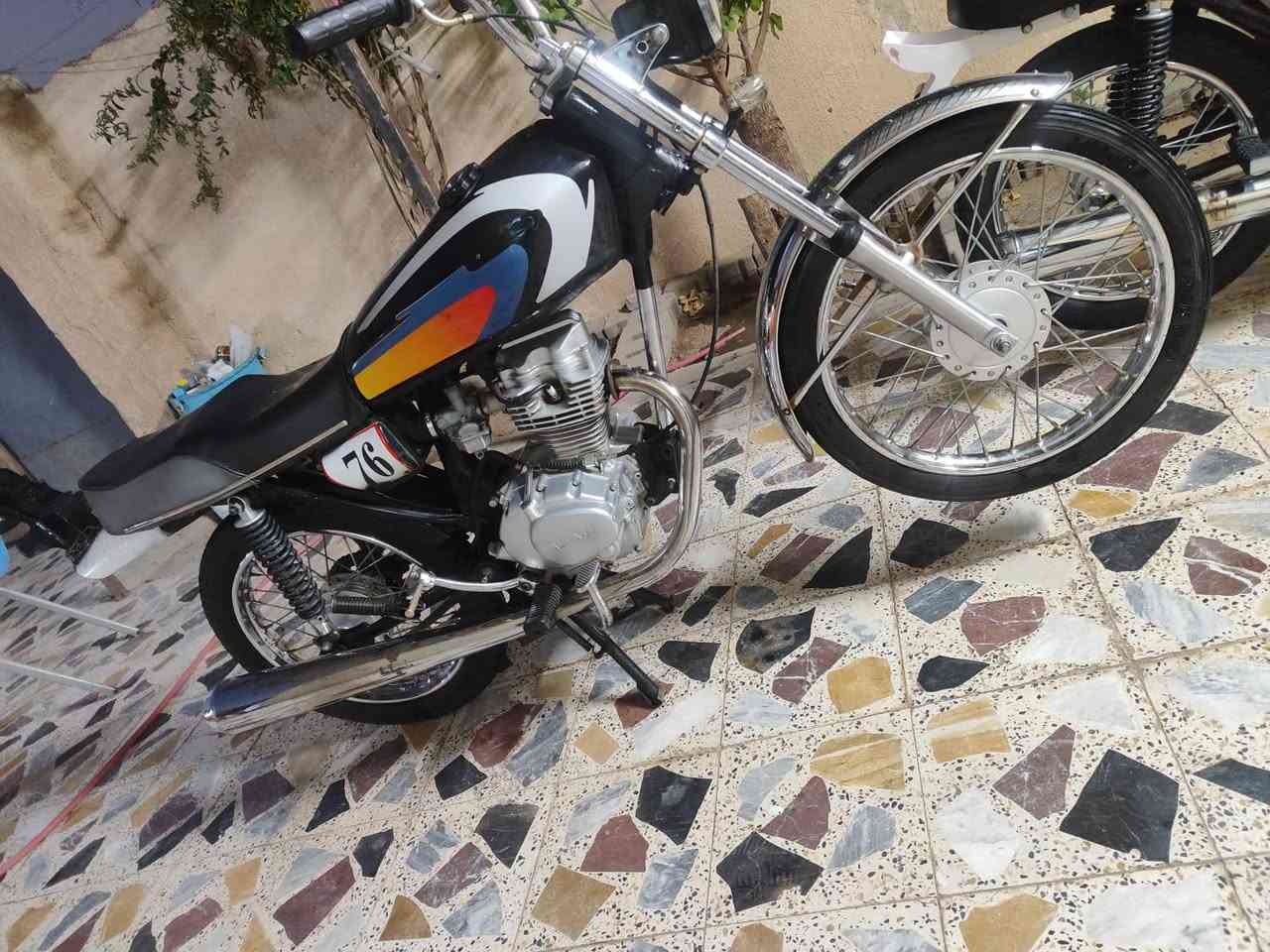 سلام عليكم دراجه للبيع نامه بدون اوراق دراجه فول فصله وسرعه مكاني بل مدثره سعره 650 وبيها مجال رقمي ***********
