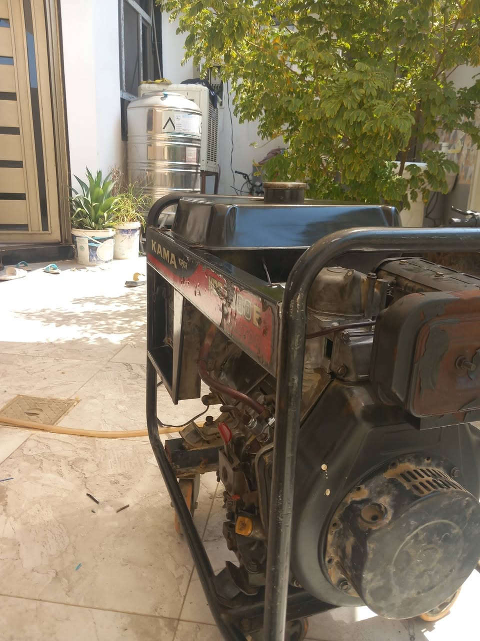 مولد كامه ٣٠ أمبير نظيف جدآ وع فحص شغال اشغل عليه سبلت السعر ٤٥٠ وبي مجال الاتصال ع هذالرقم ***********
