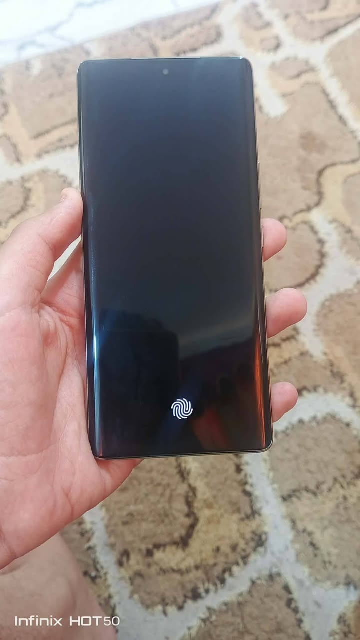 انفنكس نوت 40 برو g5
ذاكرة 256 والداخلية 16
بطارية 5000 
بيع او مراوس 
شراي خاص او اتصال ***********

نص مكتوب في الصور:
- Infinix HOT 50
