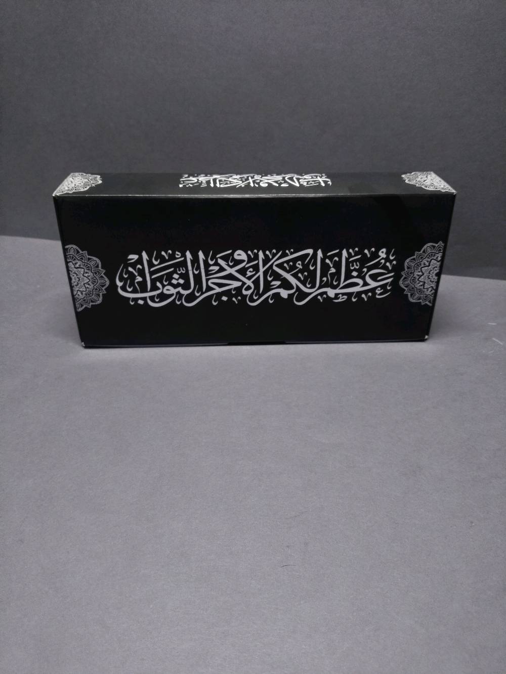 100 بوكس
100 زيارت عاشوراء
100 كارت شمعة
100 كارت صغير
5 علب كلنس
4 تعلاكة باب 
مع علبة بوكس قيطان عدد 1 تقدم للملة الخاصة بالمجلس
كل هاذا العرض ب25000 دينار 
توصيل فقط 5000 دينار لكل محافظات العراق