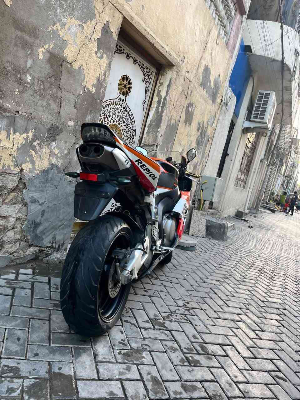 السلام عليكم بطح RR 1000
مكينه وضفيرة مكفولة دراجه ماماشية هواي نضيفه 

سعرها ٢٥ وبيهه مجال مامرقم بغداد مدينه الصدر 

*********** / اتصال 
*********** / واتساب
