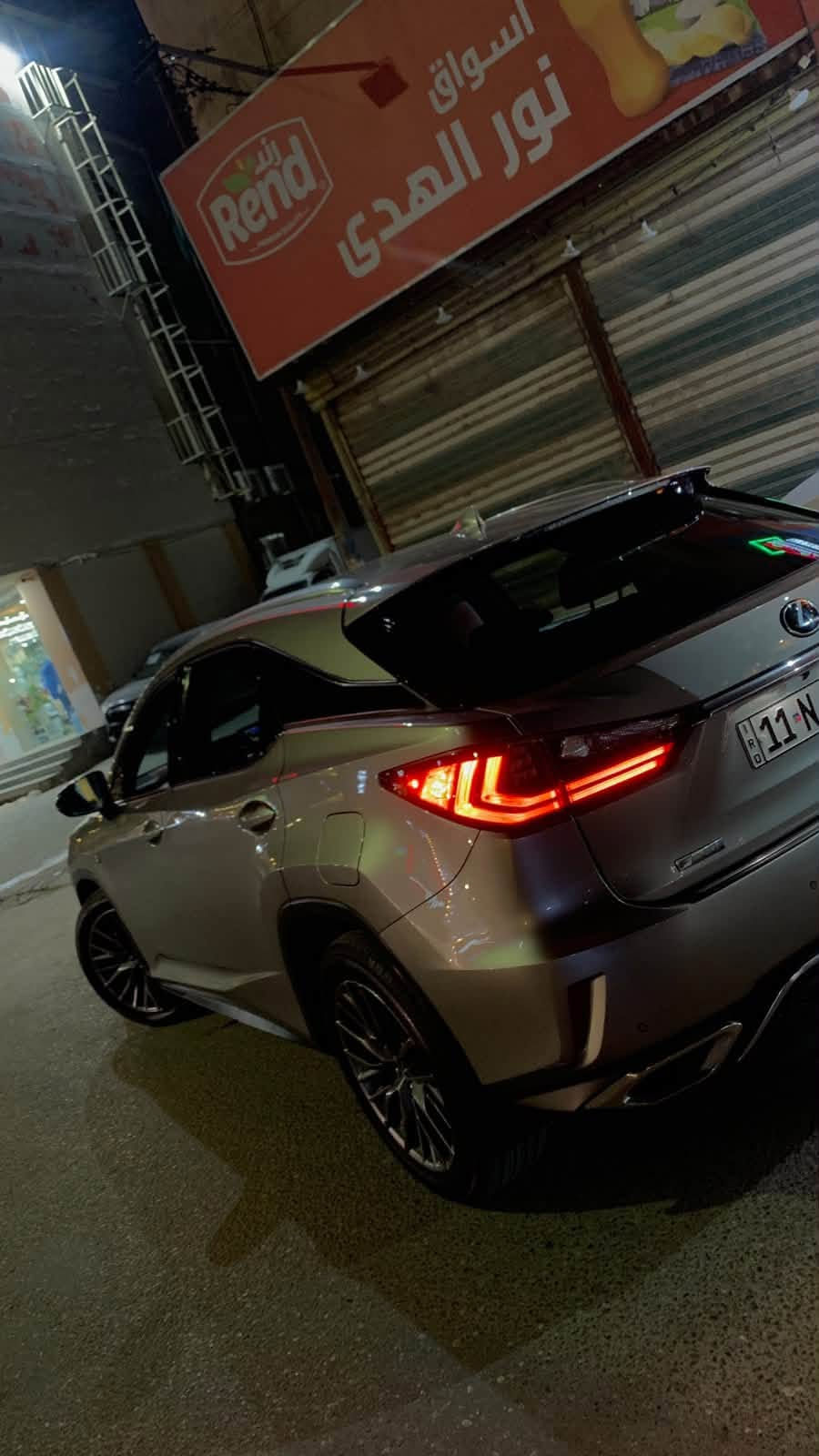 السلام عليكم لكزس RX350 F SPORT  ماشية41  الف ميل  حقيقي داخل احمر كشنات خزن ميموري تدفئة + تبريد  ستيرن تبريد صندوك كهرباء عينة دجتل اربع وضعيات قيادة  نقاط عمياء تحديد مسار رقم بغداد ب اسمي تحويل ثاني يوم سنوية ورقم جديد وارد كندي بدون قطرة صبغ بارد فقط محرك V6 3.5 تنفس طبيعي فول مواصفات للاخير فتحة رادارات نقاط عمياء 5 كامرات  شاشة جبيرة  ماوس هواي بيها مواصفات و مواصفات الـ. F سبورت معروفة مكان السيارة البصرة الحكيمية 
رقمي للاستفسار ***********
السعر : 235 و بيها مجاال بسيط
