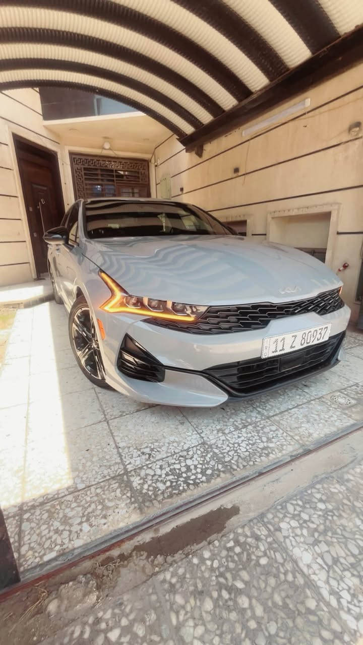 السلام عليكم
K5 2024 GT LINE لون سمنتي للبيع 
محرك 1600 تيربو 
بصمة ابواب وجنطة 
شاشة لمس كامرة دوارة 
كشنات لون احمر مميز 
درايف مود 3 انظمة قيادة 
ردار امامي وخلفي توقف ذاتي 
قيادة آلية تحديد مسار 
شحن لاسلكي 
تدفئة كشنات 
ابل كار بلي 
مانع تزحلق 
لد خلفي 
لد امامي برتقالي 
لايت ٣ عدسات زنون 
تشغيل عن بعد 
سيارة هواي بيها مواصفات كلش نضيفة وجديدة وما ناقصها اي برغي استعمالها كلش قليل ماشية ٤٤ كيلو مو ميل تخم تاير جديد شاد الها دهن يورل قبل سبوع مبدلة . سيارة بيها صبغ جاملغ خلفي جوة قبق البانزين وباب السايق فقط بجم كبس بلاد رقم بغداد الانكليزي ب اسمي تحويل ثاني يوم مباشر . السعر 176$ بيها مجال قليل . 
مكان سيارة بغداد 
***********

