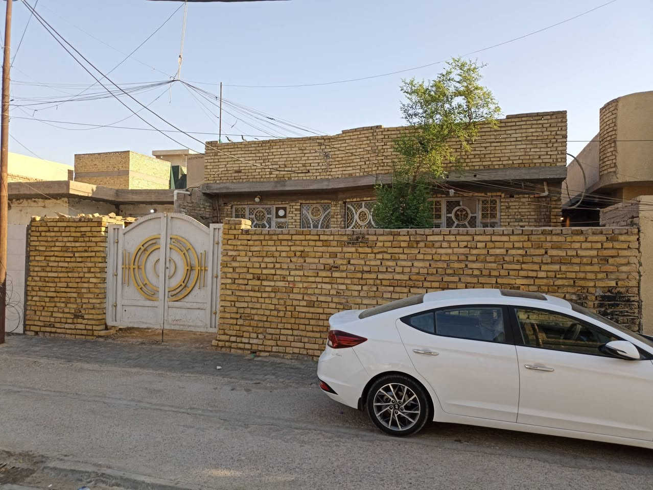 دار سكن 200 م 10 واجهة و 20 نزال
الخاجية منطقة ال3000 قريب شارع 40 سابع بيت 
بناء طابق واحد 2 غرفة نوم كاملات 
هول نقص بياض
الاستقبال نقص أرضية + جدار 
الحوش أيضا ما كامل عوزة أرضية 
للاستفسار ***********
