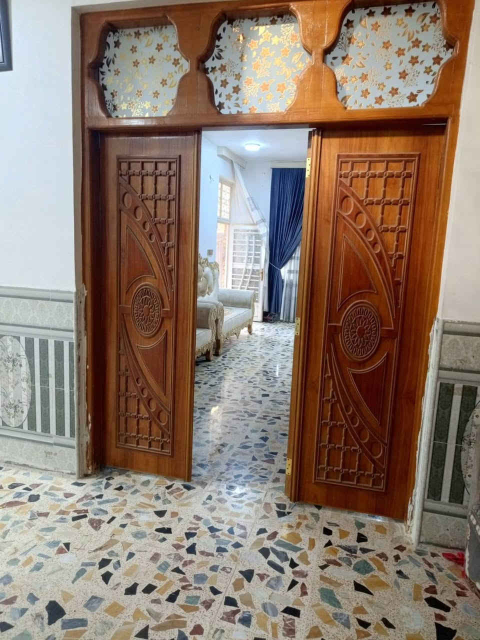 السلام عليكم دار للبيع المساحه 200 م طابو زراعي سند 25 موقع حله بكرلي حي الطوارئ قرب مركز حي بابل السعر 240 وبي مجال بسمي مداور ثاني يوم تفاصيل اكثر الاتصال على الرقم التالي ***********
