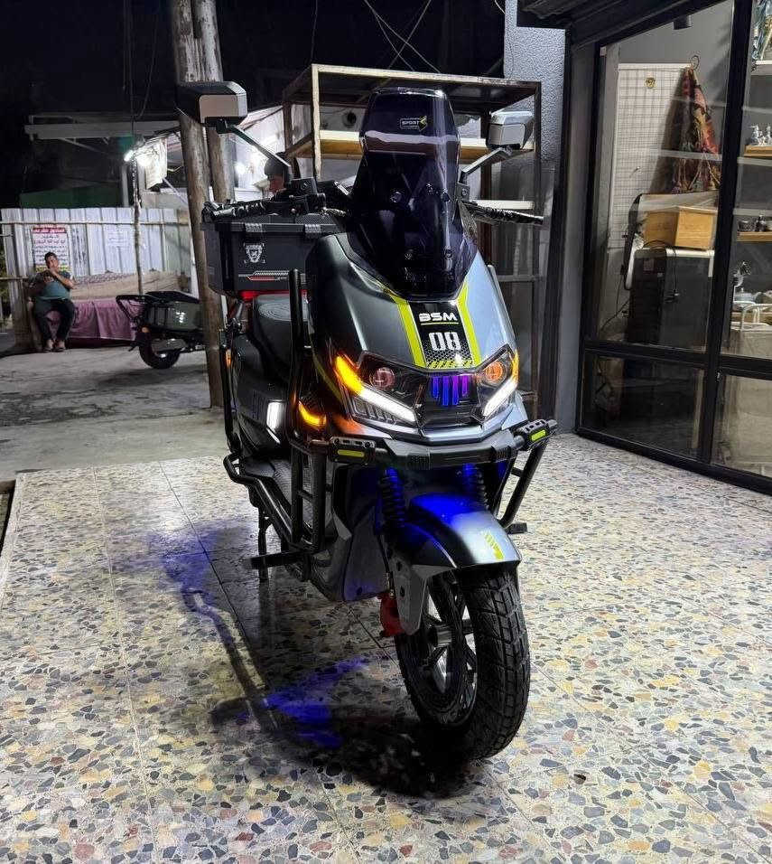 سلام عليكم دراجه شحن للبيع صاعقه 08  بطاريات 6 كبار  40فولت للبطاريه لوحده تمشي75km لشحنه لوحده  سرعته  95 تمشي 80حقيقي دراجه بجيس صار سبوع ونص نازله لشارع سعر 1350وبيه مجال مكاني بغداد صليخ للتواصل  ***********
