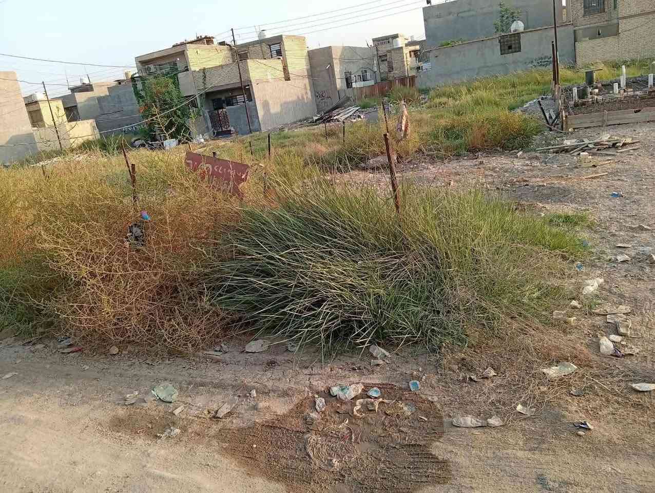 سلام عليكم 
قطعه ارض للبيع في بغداد الشعب السريدات القديمه 
مساحه الارض 136 متر 
واجه 13.60متر
نزال 10متر
سند 25 مكاتبه وسند وتحويل من صاحب الارض الرسمي
كامله الخدمات مي وكهرباء ومجاري 
موقع الارض السريدات القديمه بالمربع الرابع قرب اسواق ابو محمد 
سعر الارض جدا مناسب 35مليون وبيه مجال 
للاستفسار 
***********
