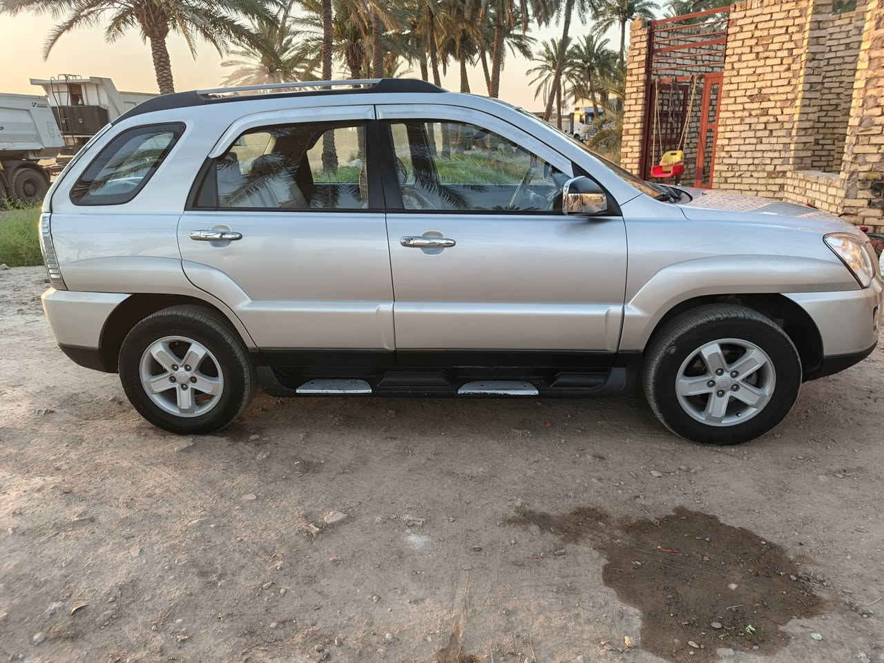 السلام عليكم سيارة للبيع سبورتج خليجيه 2009 رقم بغداد  مكفوله من الصبغ  سيارة نضيفه وخير من الله سعر 120وبيه مجال بسيط  المكان بابل الرقم ***********
