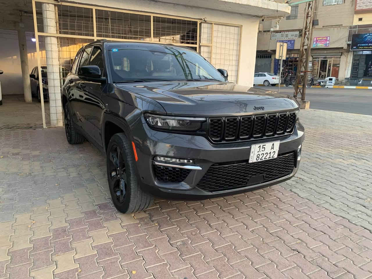 بسم الله
ع بركة الله 
للبيع فقط 
جيب 2024 الشكل الجديد 5 راكب دخول جديد شهداء انبار 
مواصفات لمتد اعلى فئة بالمتد بانوراما 
ماشية 16 الف 
بانزين فقط 
6 سلندر 3.600  4x4
بدون ايرباك بدون شواصي السيارة سليمة 
للأتصال والاستفسار موجود واتساب واتصال  ***********
***********
السعر ب325 ورقة وبيها مجال
