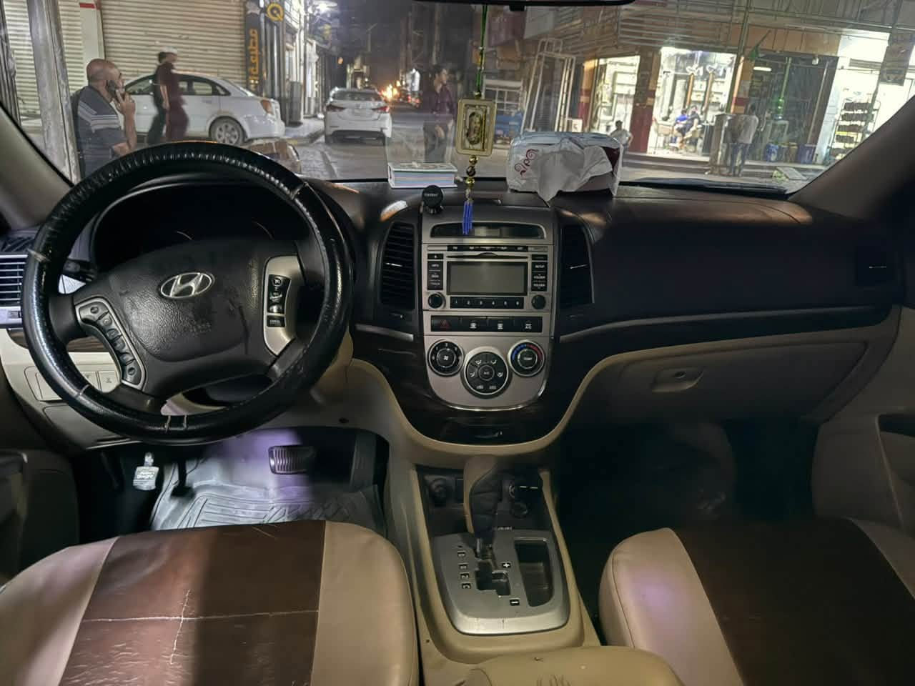 سنتافي خليجية فول مواصفات موديل ٢٠١٠
السيارة فول مواصفات ١/١ 
🔸المحرك ٦ سلندر ٣٥٠٠ مكفول 
🔸گير ٦ سرعات مكفول 
🔸٧ راكب و ٣ قطع تبريد 
🔸فتحة سقف الكترونية 
🔸حساسات امامية وخلفية
🔸المري شفط وبيهن اشاير 
🔸كشنات كهرباء 
🔸تحكم ستيرن 
🔸جنطة كهرباء 
🔸دفع رباعي ذكي بي تحكم
بيها صبغ قطعتين وشي بسيط من البنيد بسبب الجراد وصور السيارة قبل الصبغ موجودات السيارة بدون حادث مكفوله من الحادث والضربه والكص  والعيب الشرعي 
السيارة جاهزة للاخير صدر جديد وادامة كاملة وتايرات نص عمر وحدادية ممتازة 
رقمها بغداد انكليزي وهزتها جديدة تحويل ثاني يوم 
السعر ١٣٢ وبيها مجال بسيط 
للاستفسار اكثر ***********
