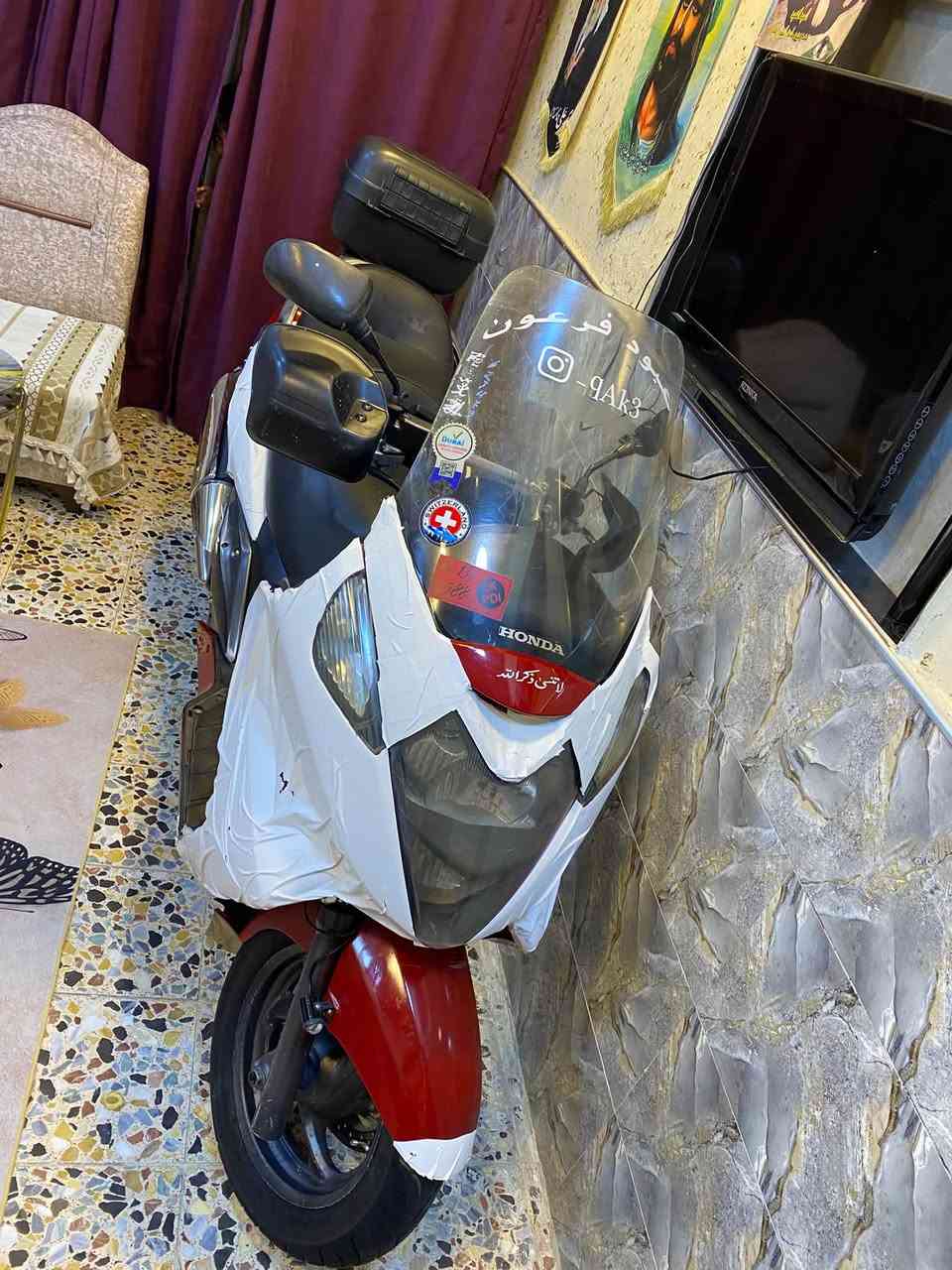 سلفر ونج 400 cc
دراجه مكفوله من التاير للتاير 
ما ناقصهة اي شي 
مكينه عله وضع الشركه 
كهربائيات كلهة شغاله 
تايرات جدد دبلات جدد
اوفر مود 
دشبول نفخ 
شلعه ومعدل 🔴 عل استاند 200 وبل شارع 170 
ترايك لسلمانيه 
دراجه فقط مصبوغه جماليه نضافه الكفر 70‎%‎ 
السعر شراي خابرني وتدلل 
مكان بغداد الشعب 
هـ ***********
