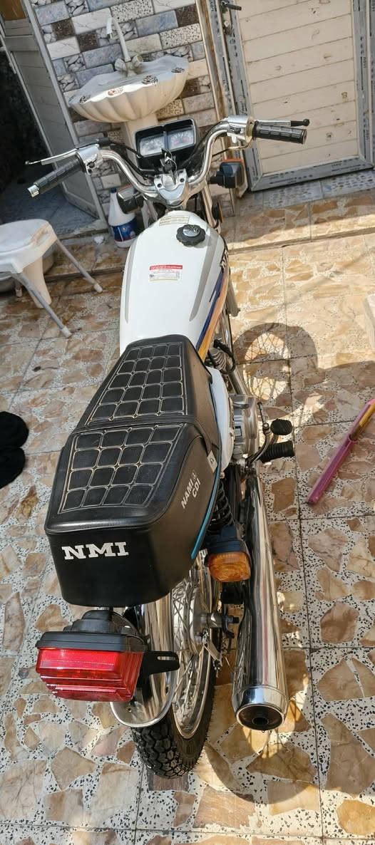 السلام عليكم دراجه مديل2020وراق بس وراق ضايع كفلك عشارن دراجه دراجه خير من الله البيع سعر 900 وبيه مجال حك جيه ***********
