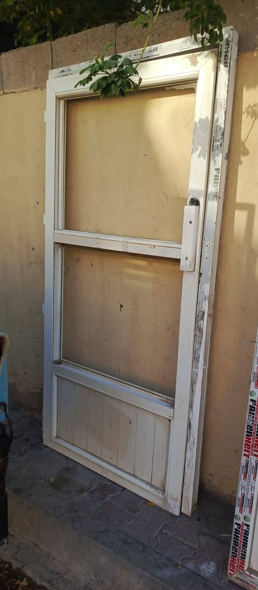 بوب بلاستك عدد 2نضيفات ونوعية زينة بالشرط الاول عرض 195/115ارتفاع والثاني 195/97الشراي يتصل ويتدلل مكاني كركوك ***********
