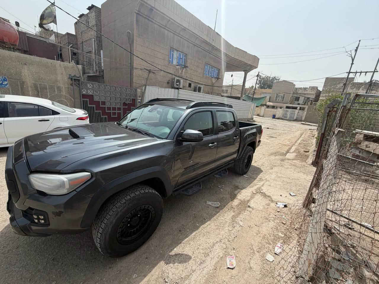 السلام عليكم للبيع تويوتا تاكوما موديل 22 وارد أمريكي محرك 3600 مواصفات trd رقم بغداد الدولي باسمي تحويل مباشر  رقم الشاصي والسونار بلمنشور  السياره جدا نظيفه وجاهزه مكاني بغداد الجديده السعر 20000 الاتصال  ***********
