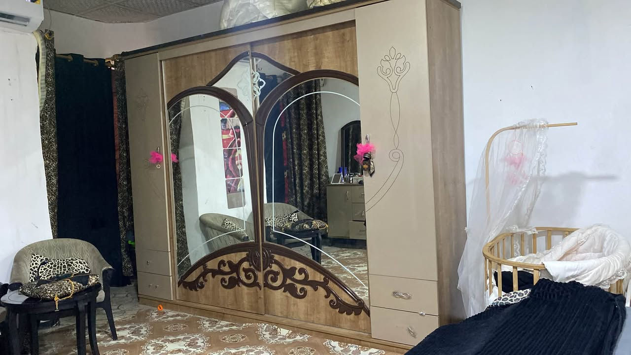 للبيع ابيع شلع لشراي والي يريد مفرد هم ابيعله كلمن وسعره الستفسار ***********
