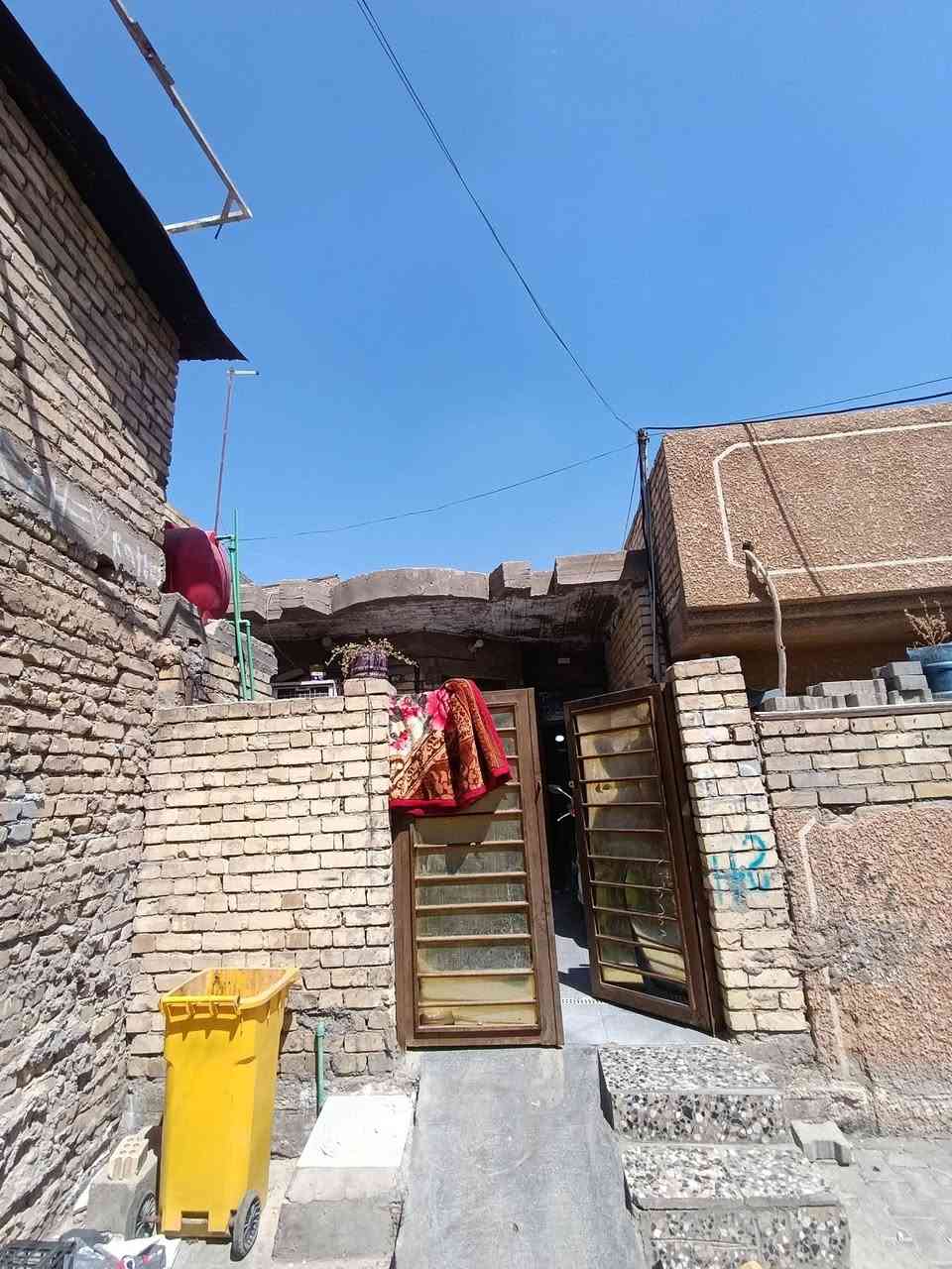 سلام عليكم بيت للبيع مساحه 118 متر موقع نهاية حي اور الغرير طابق واحد وبي 2 غرف وصاله 2 منور  وستقبال  للاستفسار الاتصال ***********
