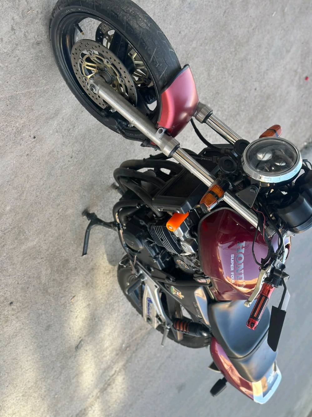 دراجه cb400 جيل اول 16ولف كامله مكمله كفاله عامه محرك مكفول مامفتوح شلعه معدل خير من الله دراجه كهربائيات كلهه شغاله ناعمه كزوز طرب سويجين دراجه نضافه موضحه بالصور للبيع او المراوس بتي ماكس 
الاستفسار ***********