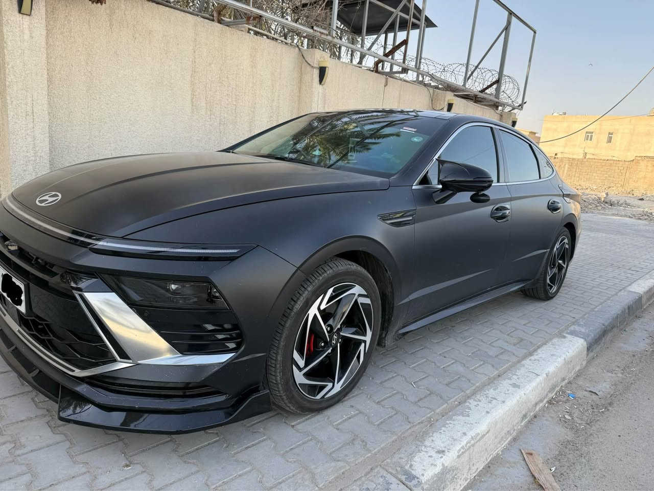 السلام عليكم 

مراوس او بيع
سوناتا 2024شكل الجديد
لون اسود ملكي🏴🏴🏴
مغلفه بالكامل ppf طافي الامريكي ضمان 10 سنين
ماشية 76 كيلو
ملاحظه 
السيارة كفالة عامة من التبديل والصبغ.
 (عدا خشم البنيد وخشم الجاملغ، ومكفولة من التبديل وحادثها بسيط جداً وموضح)
صور الحادث بل منشور 
التضليل: تضليل أمريكي أصلي عازل للحرارة (أفضل نوعية الامريكي ) بنسبة 25% مظهر راقي لسيارة وبنفس الوقت قانوني وما يحاسب عليه المرور.
سستم كامل مشدود الها
مواصفات  
شاشه متصله 
كامره دواره
تبريد لمس 
اوتو هولد  هندبريك بصمه 
ثلاثه انظمه قياده 
كشن كهرباء 
لد امامي وخلفي 
كشن تدفئه
تشغيل عن بعد 
مكينه 2500بانزين
كير تعليك 8نمر
تحديد مسار 
رادارات امامي وجانبي
بعد بيها مواصفات
ولسياره جديده بمعنى الكلمه مال جني
السياره دخول جديد
مكان السياره البصرة رقم اربيل باسم شركة مو كردي 
السعر 200
متواجد واتساب 

 *********** البصرة, العراق

نص مكتوب في الصور:
- السوق المفتوح OpenSooq