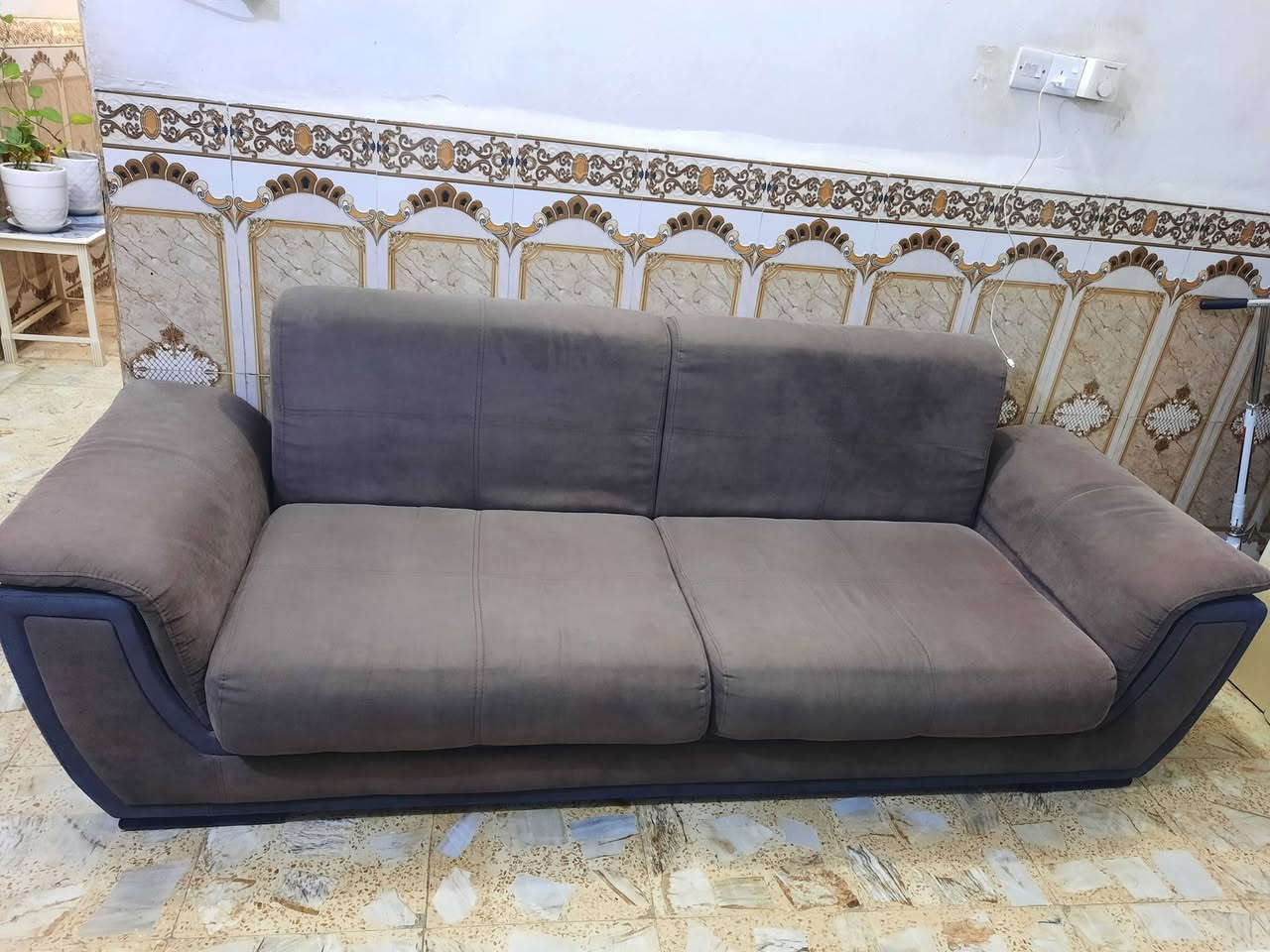 تخم تركي اصلي يتحول سرير ضخم نظافة 90٪ 100 سعرة 400 والجربايه 75 العنوان بغداد العبيدي رقم الهاتف ***********
