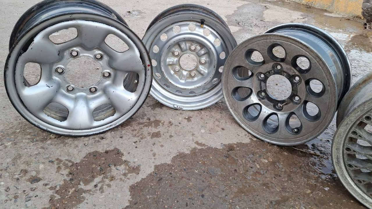 حسلام عليكم   وياله مال بيءم ومال بهبهان، ومال مارسيدس ومال  سورنتو  كلهن طخم كامل  ونضاف 
ويل مال  بيجو بارس
وياهن زوج تواير 
كاملات ونضاف
مكان عماره 
كلمن  وسعره
توصل  *********** البصرة, العراق
