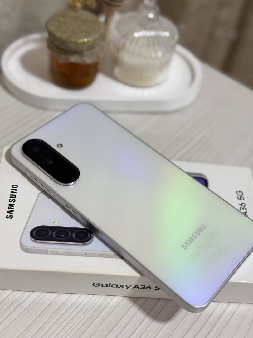 Samsung A36 ابيض 
استخدام قليل جدا 
نظافة 100% مع كامل الملحقات 
ذاكرة 256 
رام 8+8 
التواصل على الرقم او  واتساب ***********

