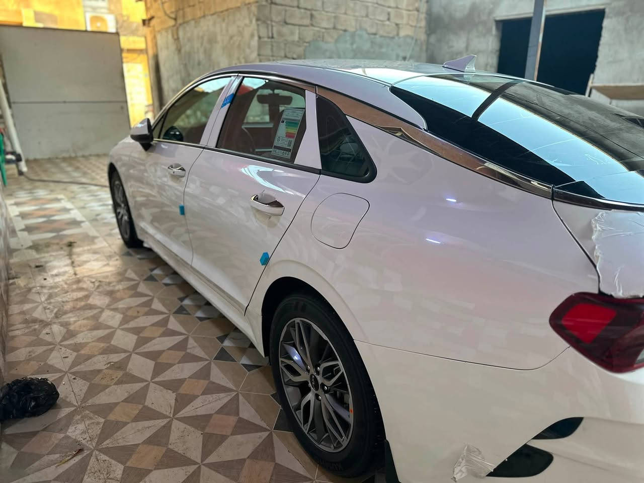 كيk5موديل2022 ماشيه 103kmسياره بيه بارده بسيط بل باب كما موضح بل صور وضربه بل صندوك خلفي بدل فقط السعر 180وبيه مجال    مكينه الفين دوش كفال***********
