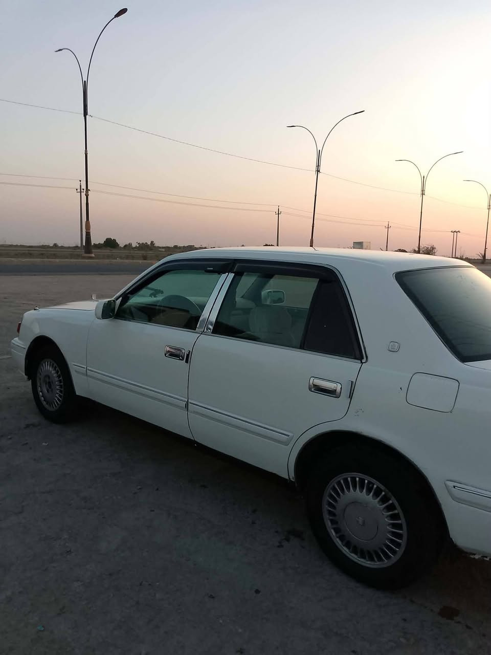 السلام عليكم.
سياره للبيع راس الثور 
لون ابيض 
موديل 98
صبغ جماليه 
مكفوله من عيب الشرعي والاصوليات مداور بأي وقت يعجبك 
رقم مثنى دولي. بسمي 
هزه جديده 
حداديه وتواير 
كير و محرك جدد 
بيها دحجات بسيطه 
تبريد شغال 
كهربائيات شغاله
***********
