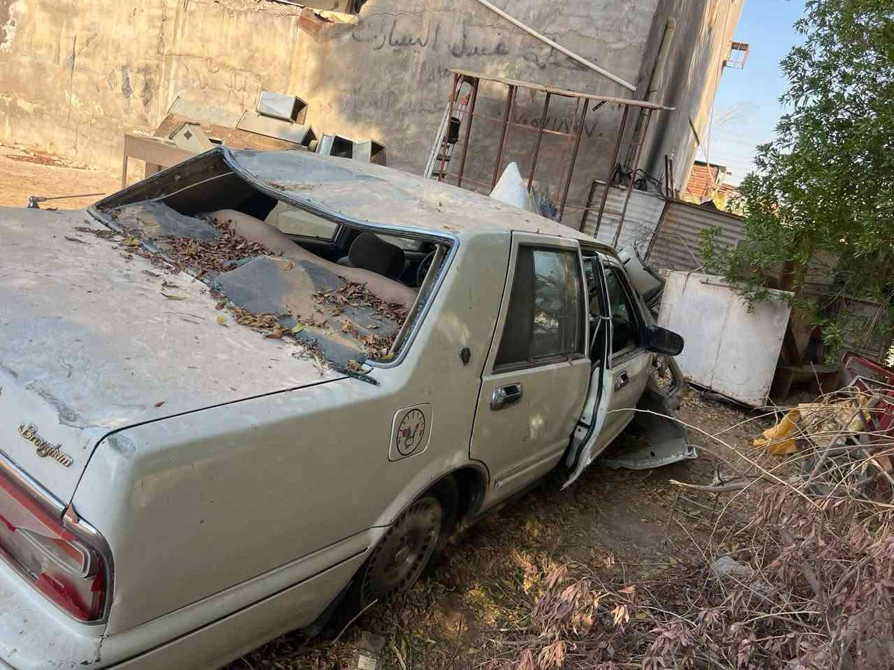 السلام عليكم نيسان سدرك اصوليه  للبيع مديل 2001 بيها حادث مثل ما موضح بصوره  العنوان البصره ابو الخصيب رقم التلفون *********** السعر خاص
