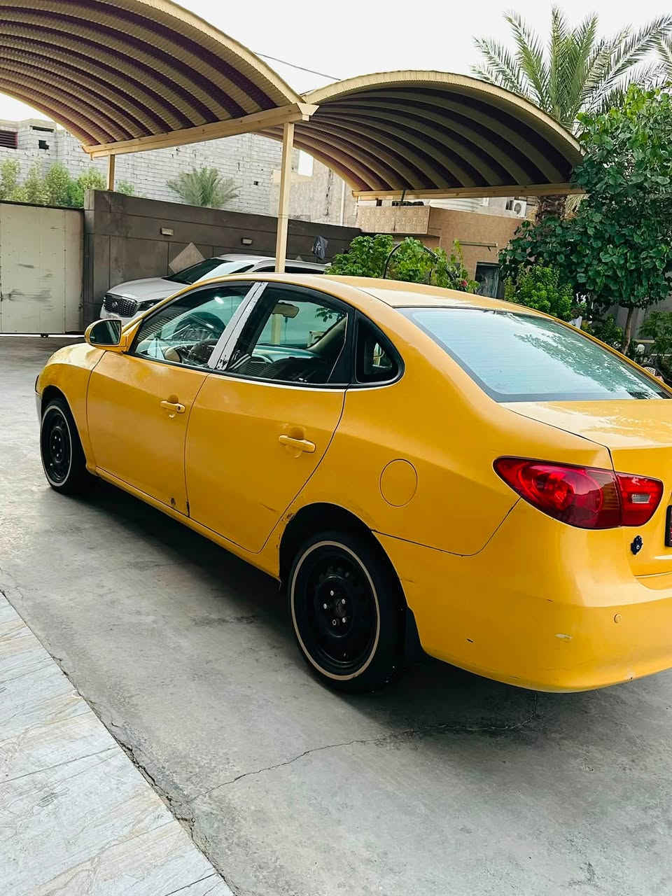 النتره خليجيه
رقم دولي بأسمي 
مكينه2000سياره جاهزه ما ناقصه شي بيه بس بنيد مبدل /// مكينه وكير وتبريد خير من الله
السعر 77 
مكاني كربلاء/ مصفره هيئه وغرامات
للاستفسار الاتصال ***********
