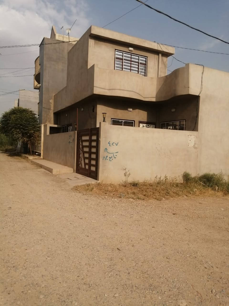 🏡 للبيع – دار سكني مميز

📍 الموقع: جمعية أم الربيعين – مربع 11/20 (ركن)
📐 المساحة: 100 م²
🏠 الطابق: طابق واحد

🔹 غرفتا نوم
🔹 استقبال
🔹 خدمات
🔹 كراج
🔹 موقع ركن مميز

💰 السعر: 75,000,000 دينار عراقي

📞 للاستفسار والحجز:
************* كورك **

*************اسيا **

*********** اسيا ابو احمد 

#الموصل #جمعية_أم_الربيعين #دار_للبيع #عقار #عقارات_الموصل #بيت_للبيع #فرصة_استثمارية #العراقي_للعقار
