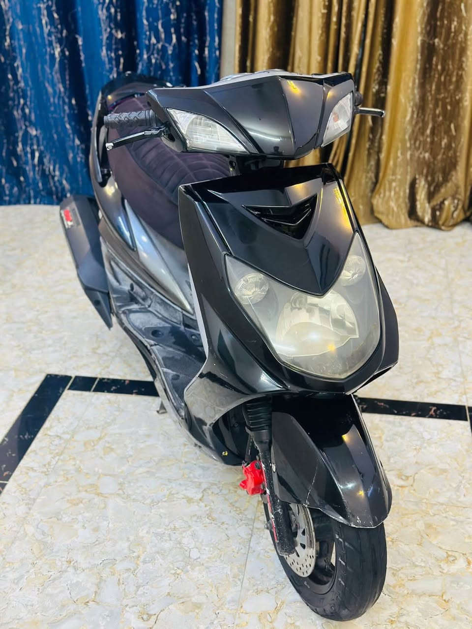 سلام عليكم
سكنس فحل للبيع السعر (مليون١٥٠ )

دراجه مكفوله من الطول للطول ختم واحد دراجه خرسه  📍📍📍📍بيه صالنصه koso 

اصليه سعره فوك ٢٥٠ الف اصليه ام الختم

صوته مفول  جيب وياك الف فيتر وتعال افحص مكاني (بغداد جسر ديالى الجديد)

رقمي ***********

