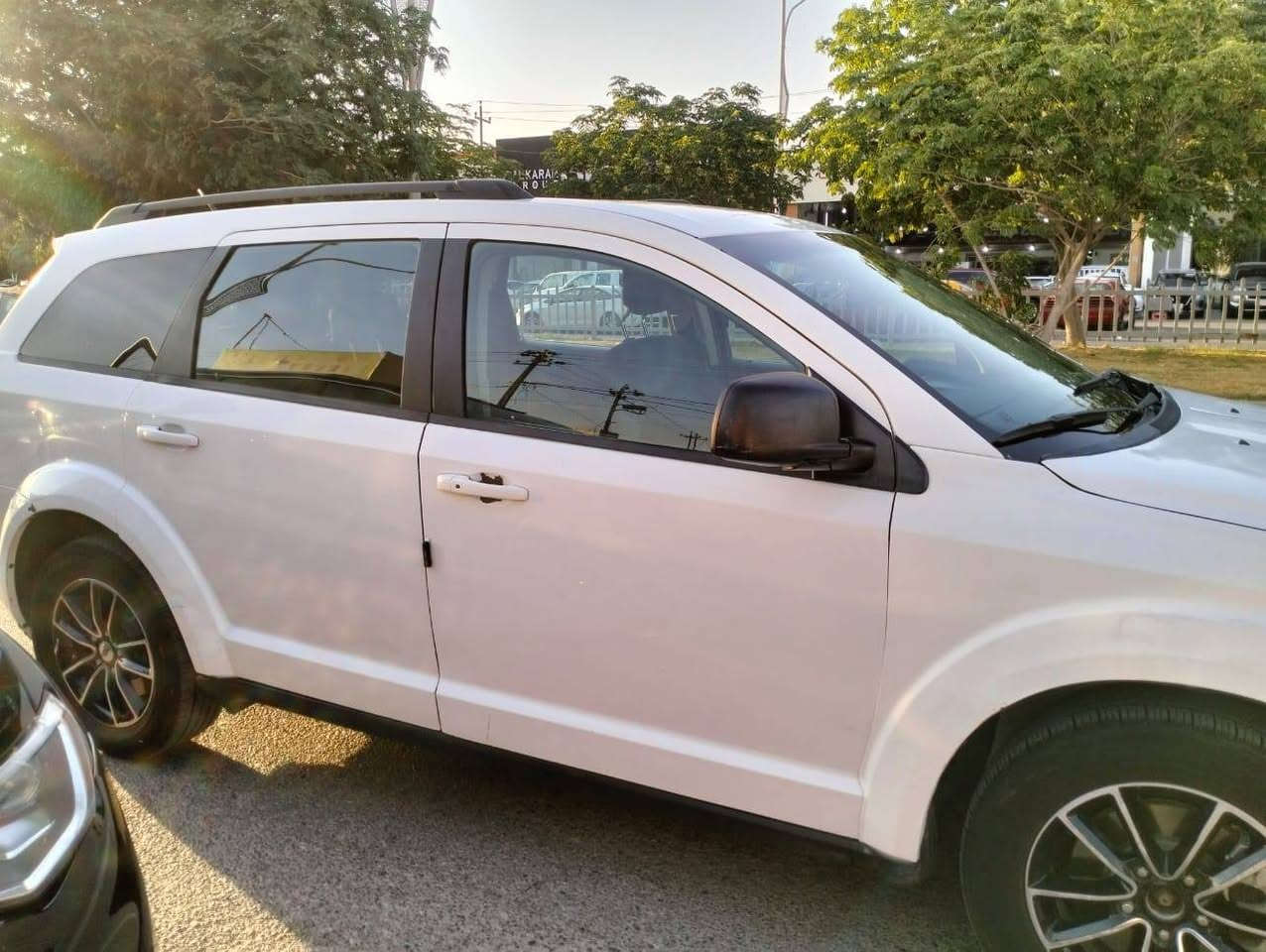 جورني 2018
 ابيض 
محرك 4سلندر
2400
سنوية جديد لغاية 2030
تبديل كازكيت فقط
3قطع امامي تبديل بدون دواخل بخ قليل بالباب بدون معجون
بيها رصعات قليل
بيها كابون بانزين 
مكان كركوك 
السعر 105
بيها مجال بسيط 
***********
