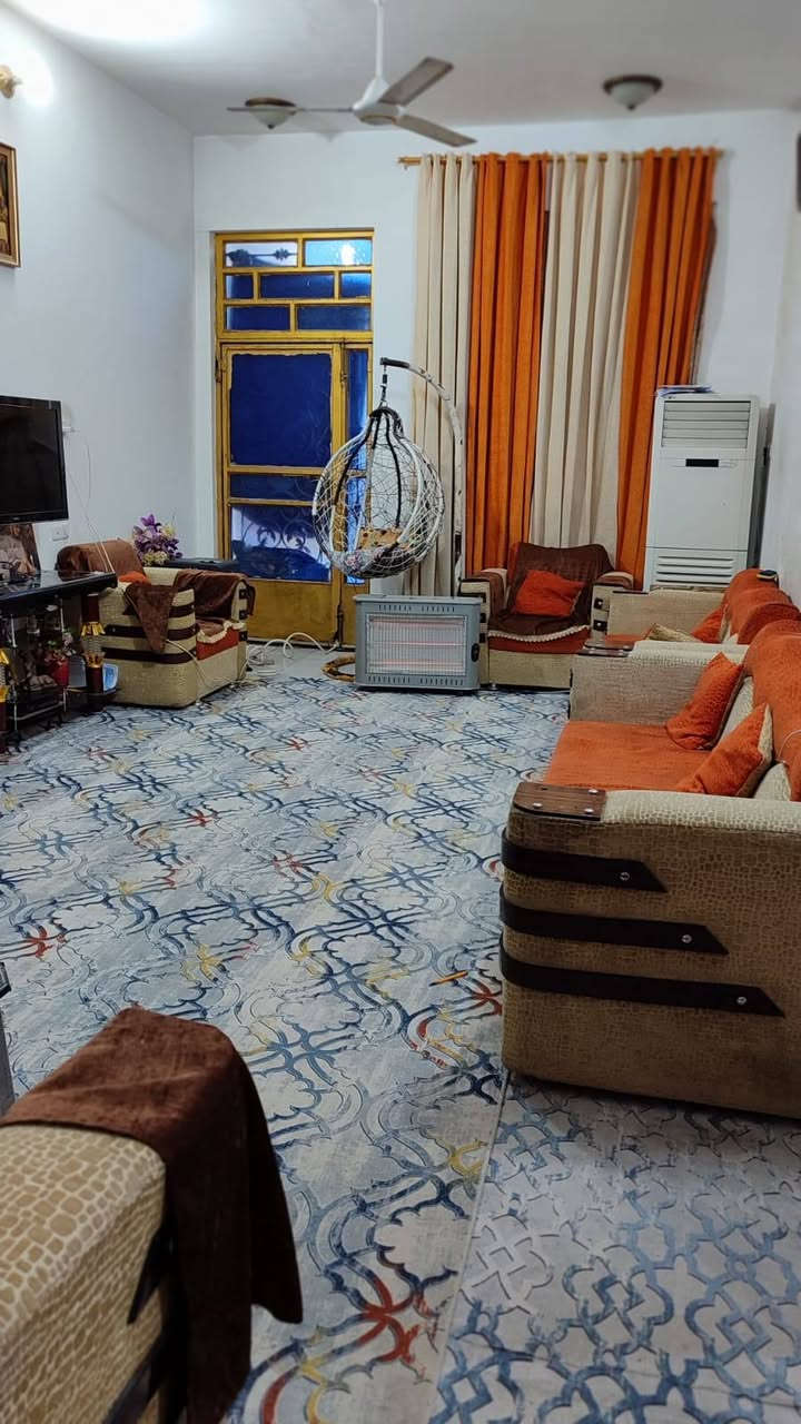 دار للبيع طابو صرف حي العسكري قرب جامع الثقلين المساحه 156 ركن.. يحتوي على استقبال ومطبخ وصالة وغرفة نوم وصحيات... الاتصال على الرقم ***********
