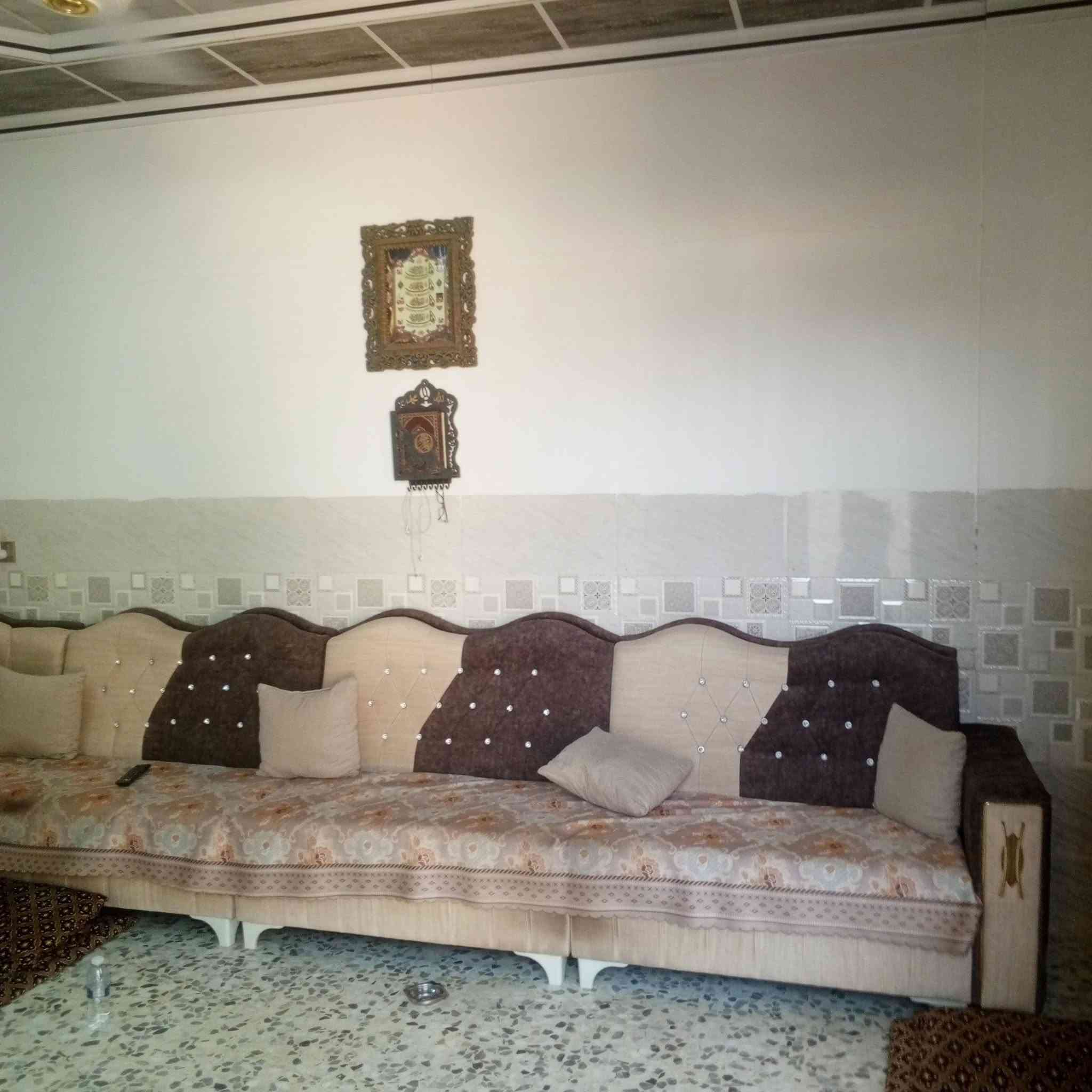 دار للبيع في قوسيات – حي الزيتون

الموقع: حي الزيتون، قوسيات، أسواق أبو علي، قرب مدرسة غصن الزيتون.

مساحة الدار: 150 متر 

مواصفات الدار

استقبال مع ديوان جديد

مطبخ مع كاونتر مطبخ كامل

غرفتان

حمام و تواليت خارجي و داخلي شرقي وغربي

بيتونة

ترك عدد 3 

البيت بالكامل سقف ثانوي.
خدمات ماء وكهرباء وخط سحب مولدة.

سند زراعي مع وصل بلدية.

السعر: 55 قابل للتفاوض 

للاستفسار والتفاصيل أو لمعاينة الدار مراسلة واتساب ***********
