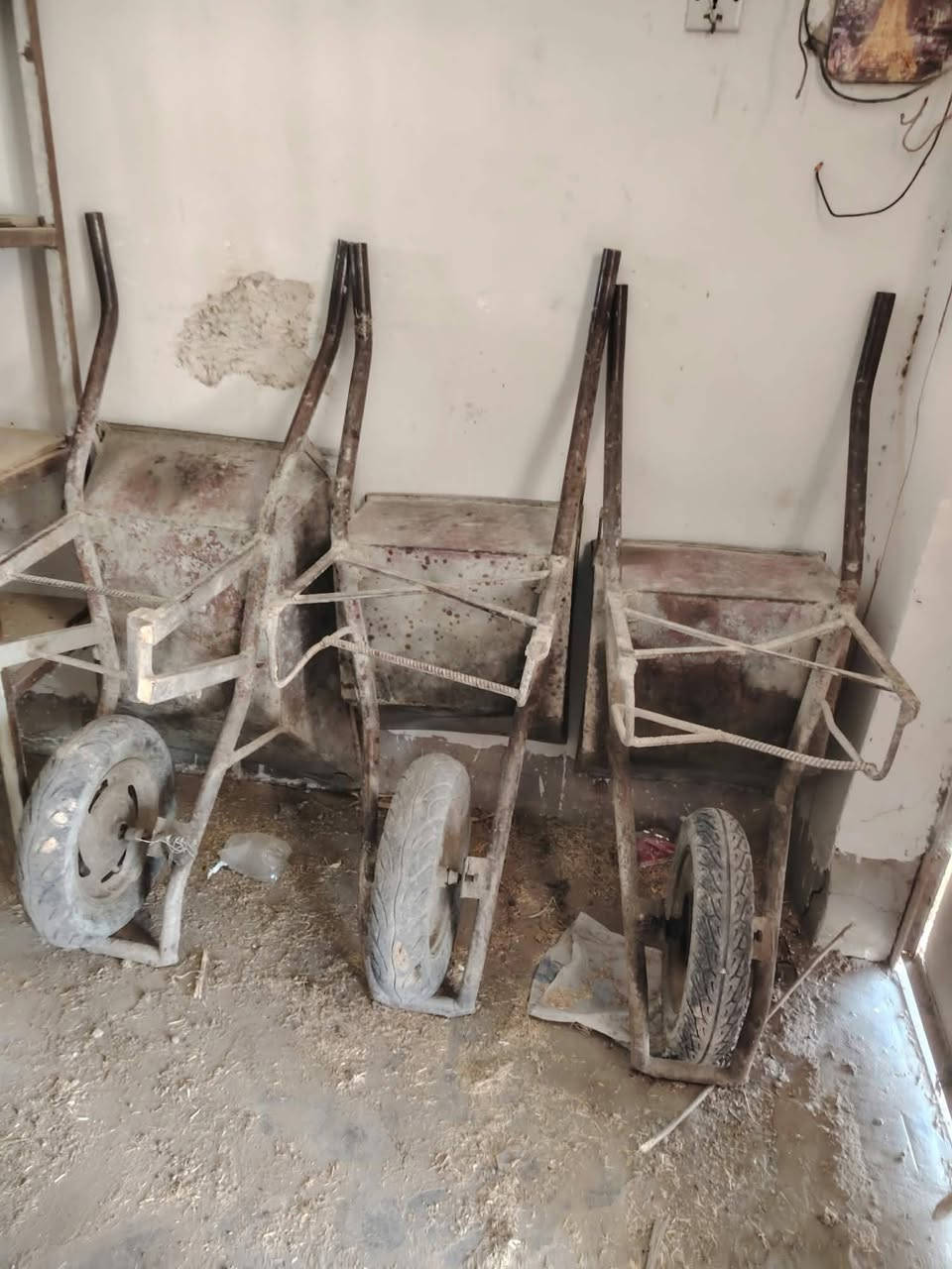 سلام عليكم خباطه لبنانيه للبيع شرط نظافه وع بلاد سكله كامله 3 طوابق بوجهك لشغل بغداد اليوسفيه***********
