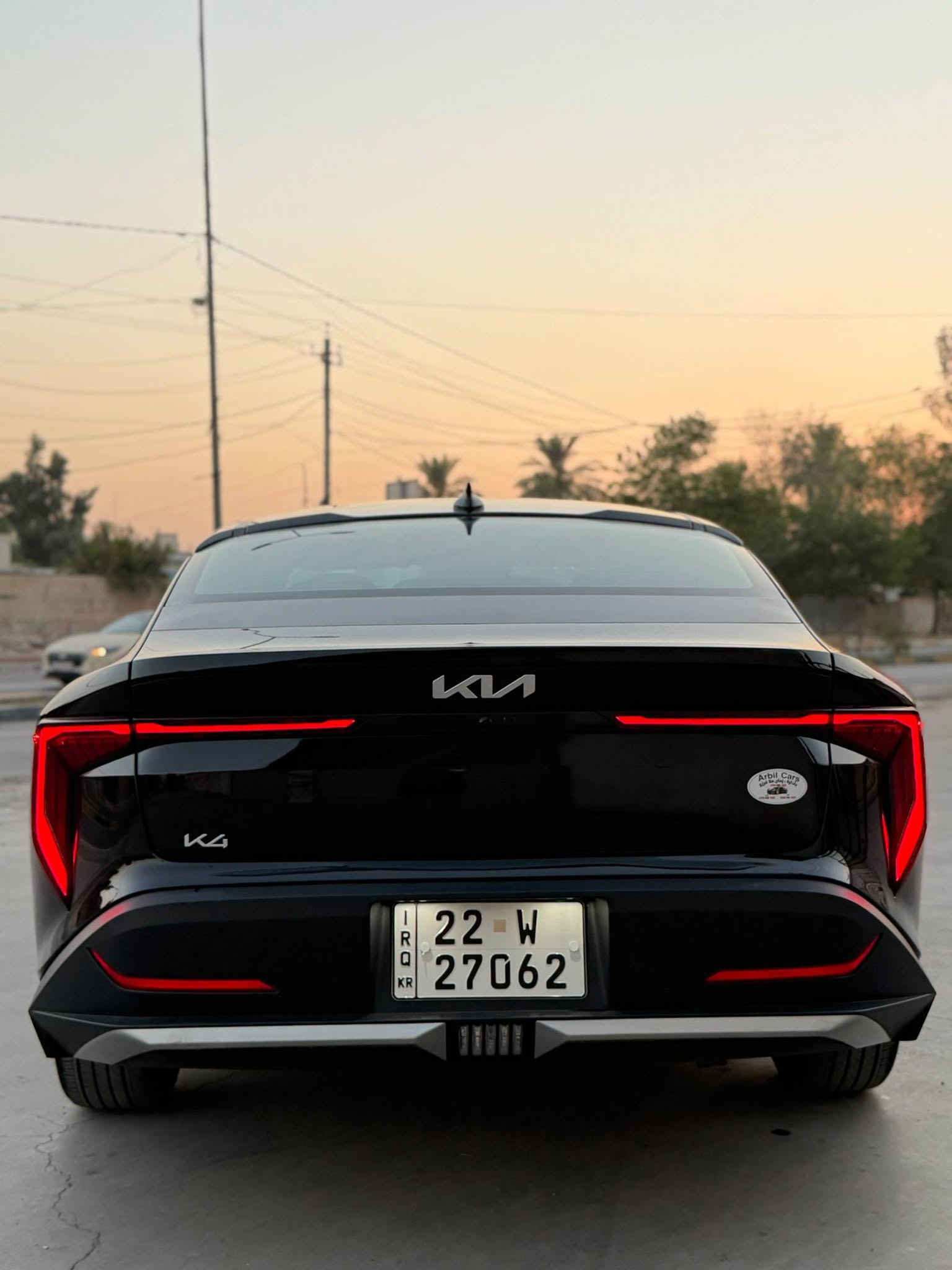سلام عليكم للبيع فقط 
كيا k4 2025 بدون ايرباك
محرك 2000 دوش
عداد : 17 الف بعده بحاله الزيرو شرط
مواصفات lx

بصمة 
بصمة ابواب وجنطه 
تشغيل عن بعد 
لد امامي 
لد خلفي 
كامره HD
عدادات الكترونيه 
شاشه متصل تدعم خرائط 
مود درايف متعدد 
نقاط عمياء مع رادار جانبي 
 رادار امامي وخلفي وجانبي 
منافذ شحن خلفية 
فول تحكم ستيرن 
كروس سرعه مع تحديد مسافه امان 
فول قياده ذاتيه وتحديد مسار 
اوتو هولد 
سايد بريك كهرباء 

حادث سياره خشم بنيد فقط  ومصبوغ 
بدون ايرباك باقي سياره مكفول 
صور حادث مرفقه 

عنوان : بغداد قرب علوه الرشيد يم القوس 
السعر : 166 وبيه مجال بسيط جدا
استفسار : ***********
            : ***********
