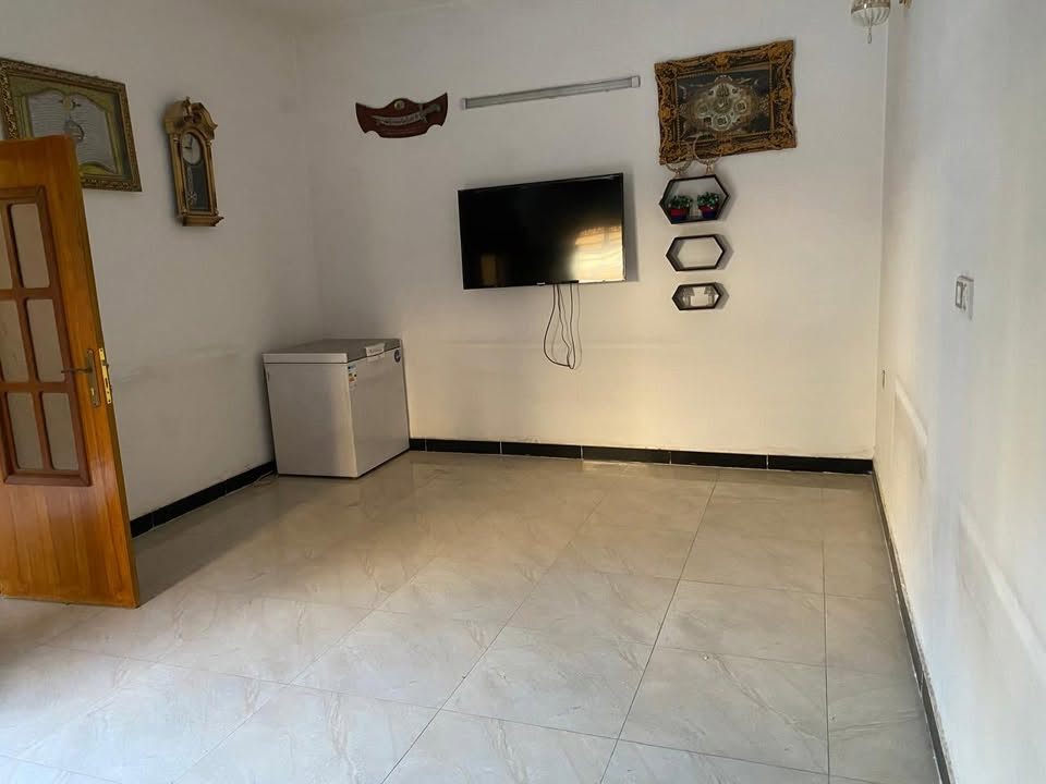 السلامو عليكم بيت للبيع المساحه ٥٠متر واجها ٨ونص نزال ٦ العنوان مخابرات الديوان محله ٨٧٣بسعر مناسب جدن للاستفسار الاتصال عله الرقم ***********
