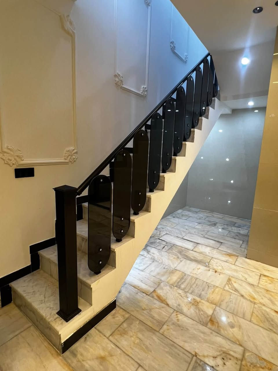 🏠 3 بيوت للبيع في السيدية
✨ بناء حديث – درجة أولى
📐 مساحة كل بيت: 50 متر
📏 واجهة كل بيت: 5.65 متر
🛏️ يحتوي كل بيت على 3 غرف نوم

📞 للاستفسار والتواصل واتساب:
0775273802
