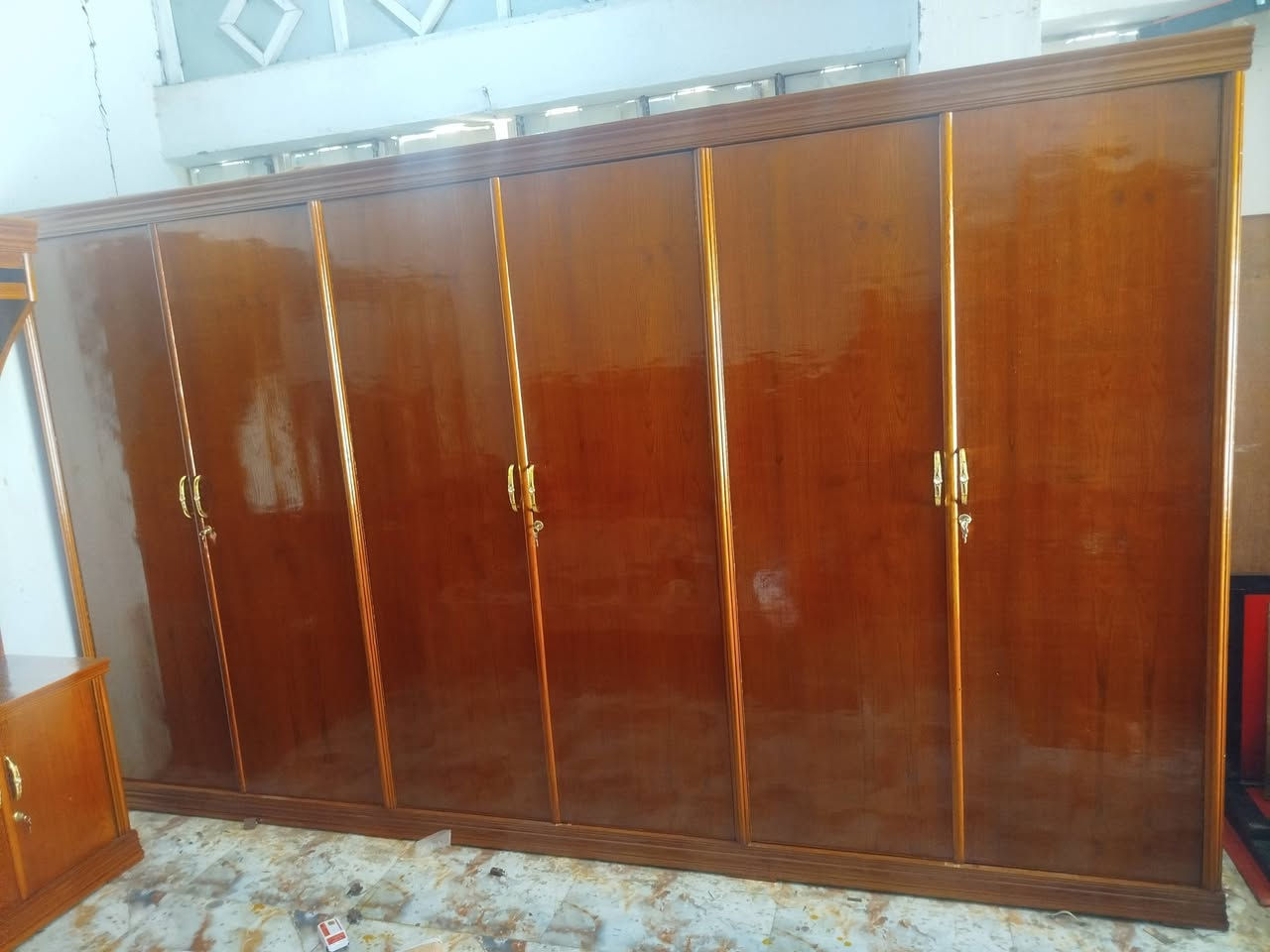 غرفه أم سته تزكام للبيع
سعر 1100 وبي مجال 
العنوان العزه القديمة 
***********
***********
