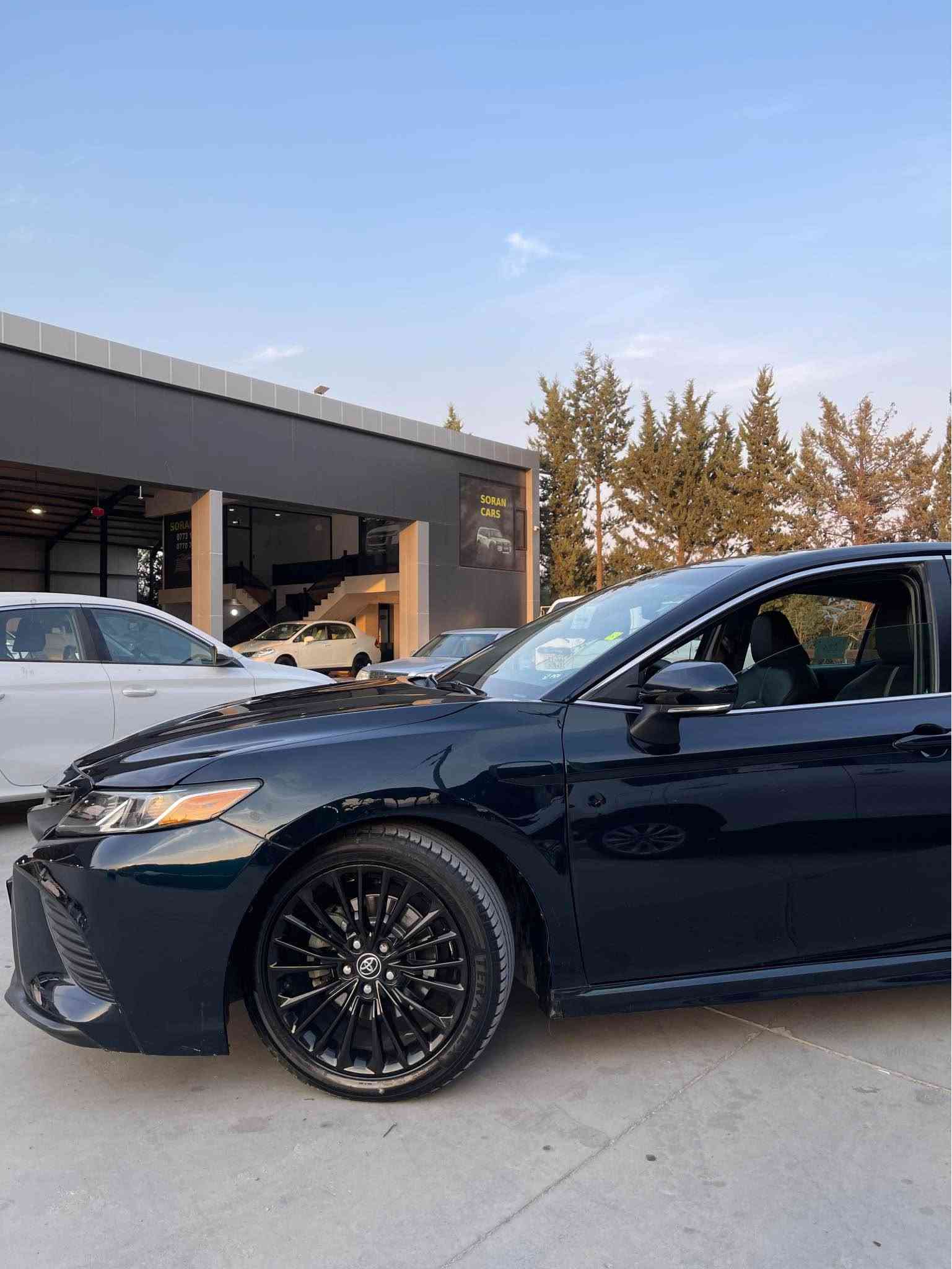 یۆتا کامری ٢٠٢٠ (Toyota Camry 2020 SE)
 مۆدێل: ٢٠٢٠
 مواسەفات: SE
 بۆیاخ: یەک پارچە و نیو بۆیاخە (بەپێی پشکنینی سۆنەر)
 ئێرباگ: بە شەرت هیچ ئێرباگێکی نەتەقیوە (سەلیم)
 گێر و مەکینە: بە شەرت
 سەنەوی: تازەیە
 ڕۆشتن: ١٢٥ هەزار
 باری گشتی: زۆر خاوێنە و ڕەسمی سۆنەری دانراوە 
 سعر: ١٥٥ وەرەقە (١٥,٥٠٠$)
 ژمارەی پەیوەندی: *********** (ڤایبەر و وەتسئەپی لەسەرە)

4T 1M11AK6LU393760 رەقەمی شانسی 

الإعلان باللغة العربية:
تويوتا كامري ٢٠٢٠ (Toyota Camry 2020 SE)
 الموديل: ٢٠٢٠
 المواصفات: SE
 الصبغ: قطعة ونصف صبغ (حسب تقرير السونار المرفق)
 الإيرباك: بشرط سليمة بالكامل (لم يتفجر أي إيرباگ)
 القير والمحرك: بشرط وشرط الفحص
 السنوية: جديدة
 المسافة المقطوعة: ١٢٥ ألف
 الحالة العامة: سيارة نظيفة جداً
 السعر: ١٥٥ ورقة (١٥,٥٠٠ دولار)
 رقم التواصل: *********** (متوفر فايبر وواتساب) السليمانية, العراق
