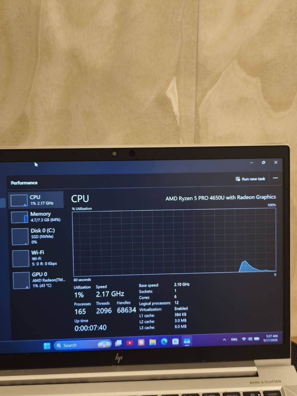 💻 للبيع لابتوب HP EliteBook – سوبر سليم 
💻 للبيع لابتوب HP 💻
🔹 المعالج: AMD Ryzen 5 PRO 4650U
🔹 الرام: 8GB DDR4 3200MHz
🔹 التخزين: 256GB NVMe SSD
🔹 كرت الشاشة: AMD Radeon Graphics
🔹 الشاشة: قياس 13.3 مناسب للاستخدام اليومي
🔹 Wi-Fi 6
🔹 صوت Bang & Olufsen 🔊
🔹 هيكل وإطار معدني يعطيه متانة وشكل أنيق
🔹 الجهاز بيه شخوط بسيطة من الاستخدام ومبينات بالصور، وما تأثر على الأداء.
✅ مناسب للجامعة والدراسة والبرمجة والتصفح والاستخدام اليومي.
📩 السعر  375 وبية مجال والاستفسار *********** واتساب
