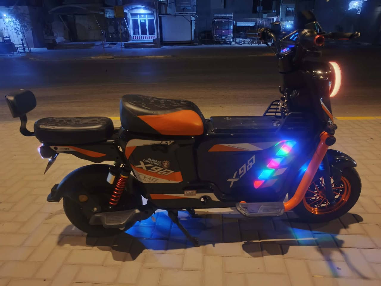 اكس 900 مديل 2026 حديث
5 بطاريات حجم كبير 
دراجه كامله مكفوله كفاله  عامه 
كهربايات كلهه شغاله  لايت عالي وناصي دبل اشاره اشاره يمنه ويسره وهورن 
غراضها كامله شاحنه ومرايات وكفات 
سويجين وبصمه ريموت وبصمه اصبع شغاله 
شرط تجي وشوف بعينك 
السعر 450 عنوان بصره حيانيه شارع 
موسى الكاظم قرب التانكي 
واتساب ***********
