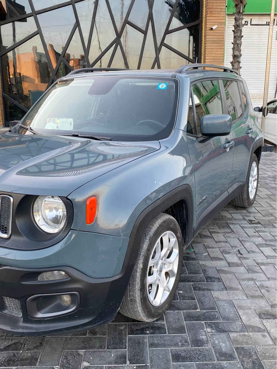 سلام عليكم 
Jeep Renegade
موديل 2018 
مكينه 2400 المرغوبه 
ممشه السياره 105000 الف Km
لون اسمنتي مميز 
رقم بغداد باسمي السياره 
حادث السياره جنطه مبدله اصليه نفس الون وهنا بالعراق انطخ الجاملغ الامامي وصبغته نص 
السياره بدون اي دواخل 
مواصفات 
بصمه + بصمه ابواب +تشغيل عن بعد 
مثبت سرعه 
شاشه كبيره 
كامره 
قماره كشف 
كشنات مخمل
تخم تايرات جديد مصار اسبوع من شادهن
السياره كلش حلوه ونظيفه ومناقصها اي شي 
مكان السياره بغداد شارع فلسطين 
سياره رايدها 108 $ وبيها مجال 
*********** بغداد, العراق
