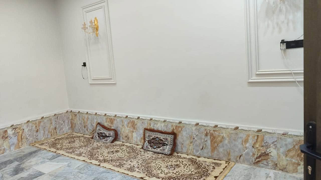 🏠 بيت للبيع – حي أور

📍 الموقع: حي أور، شارع السبيس، بالقرب من جامع الهدى بالمربع الذهبي
شارع تبليط عرضه 10 متر
📐 المساحة: 120م²
📏 الواجهة: 6م | النزال: 20م
على شارع تبليط عرضه 10 متر 
🏡 البيت طابقين:

🔹 الطابق الأول: غرفة، صالة، استقبال، مطبخ، صحيات داخلية وخارجية.
🔹 الطابق الثاني: 3 غرف، صالة، وصحيات.

✨ بناء حديث درجة أولى

📞 للاستفسار: ***********
