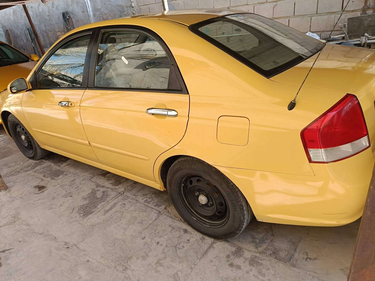 سلام عليكم 
سبكترا للبيع موديل 2009 مكينه 2000هيئه غرامات مصفره سنويه لل 30 رقم بغداد انكليزي بيها جامغ وبنيد وبيها دحجه بدوسه مامصلحه كير تماتيك مكينه كير تبريد حداديه تخم تاير جاهزه السياره مكان السماوه 
السعر 73
***********
