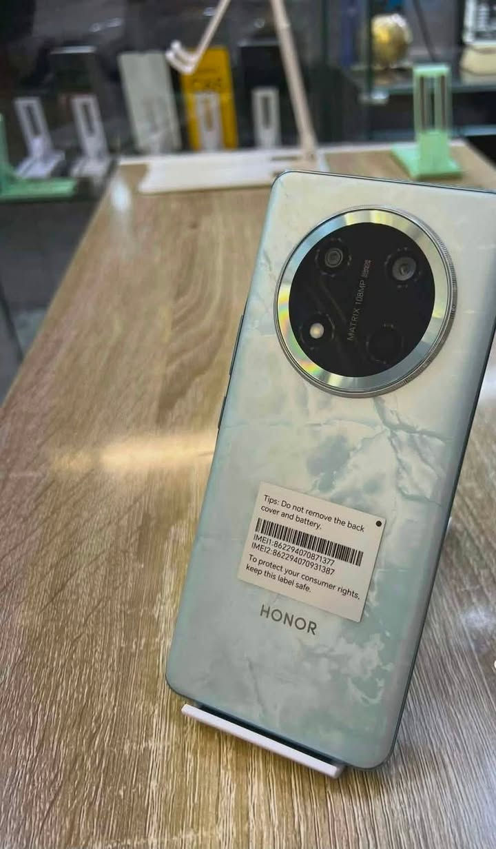 مبايل البيع هونر X9c مبايل غني عن تعريف ذ 256 العشوائية 12+12 لون بحري هوه وشاحنته بيه كسر زغيرون اسفل شاشه ما ماثر ع لمس ببجي 90 فريم دبل سيم كارت 
مكان سوق شيوخ كرمه بني سعيد 
*********** ع فيس متواجد هم 
سعر 220 بيه مجال قليل
