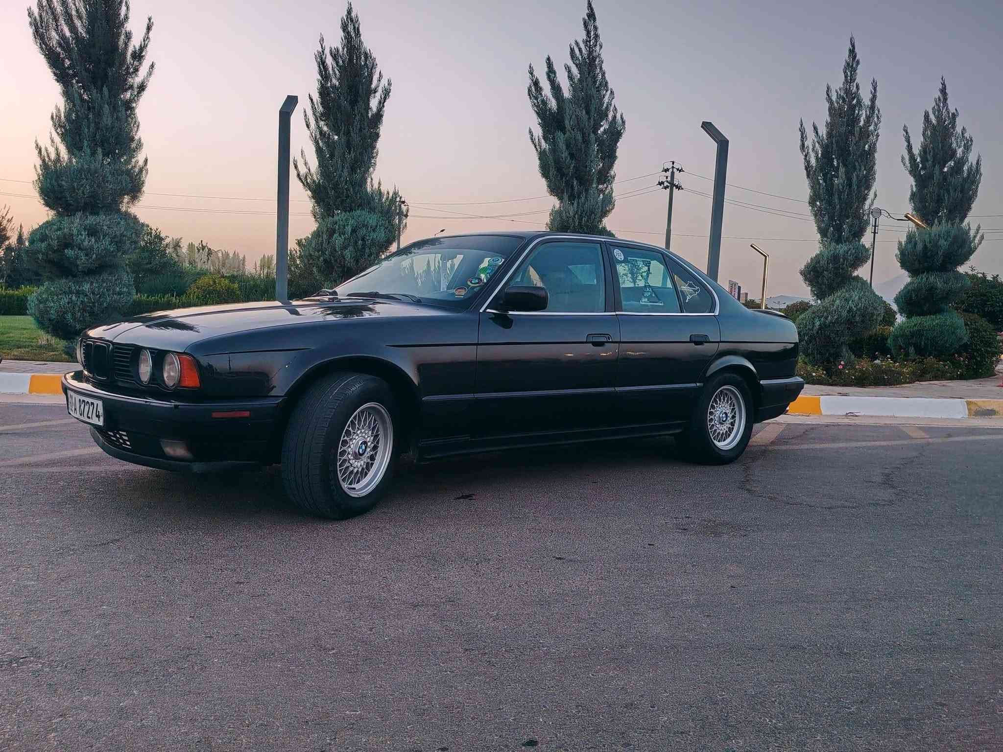 سلام عليكم
بي ام للبيع موديل 1991
525 كبس 
كير اوتماتيك 
سنوية جديدة رقم دولي 
شرط تحويل وكالة سياره مابي نواقص ٢٥٠
4 جامات كهربائي 
نظام ABS 
4 تايرات جديد 
تبريد ويا سلف    
السياره بدون حوادث كله عل وضع شركه 
كهربايات كله شغال 
العنوان سليمانية
السعر 54
رقم ***********
***********
