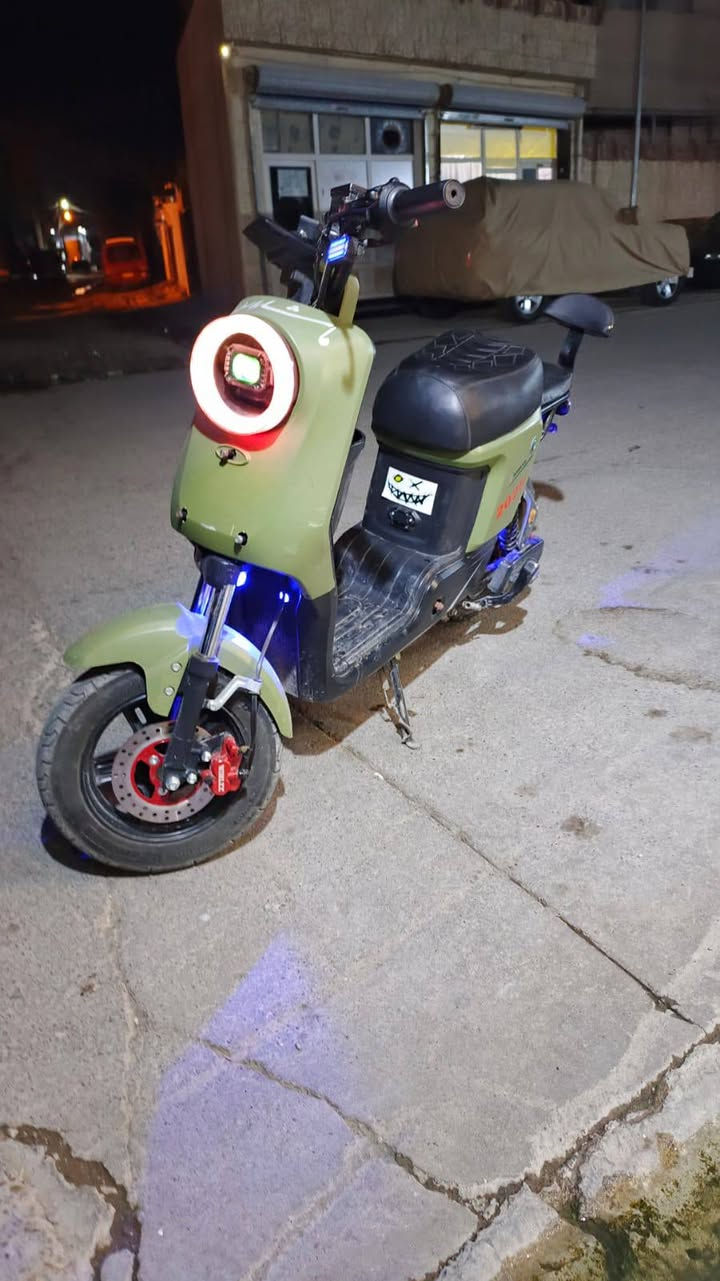 سلام عليكم دراجه r9 موديل ٢٠٢٥ بطاريات حلوات نضيفات موديل ٢٠٢٥ للون زيتوني أقوى فئه بالسوك من ناحيه سرعه 
الدراجه ماشيه ٩٠٠٠ كيلوا 
مابيه زلوغ 
مكاني كركوك واحد حزيران
*********** سعر 475  بيه مجال شي بسيط

